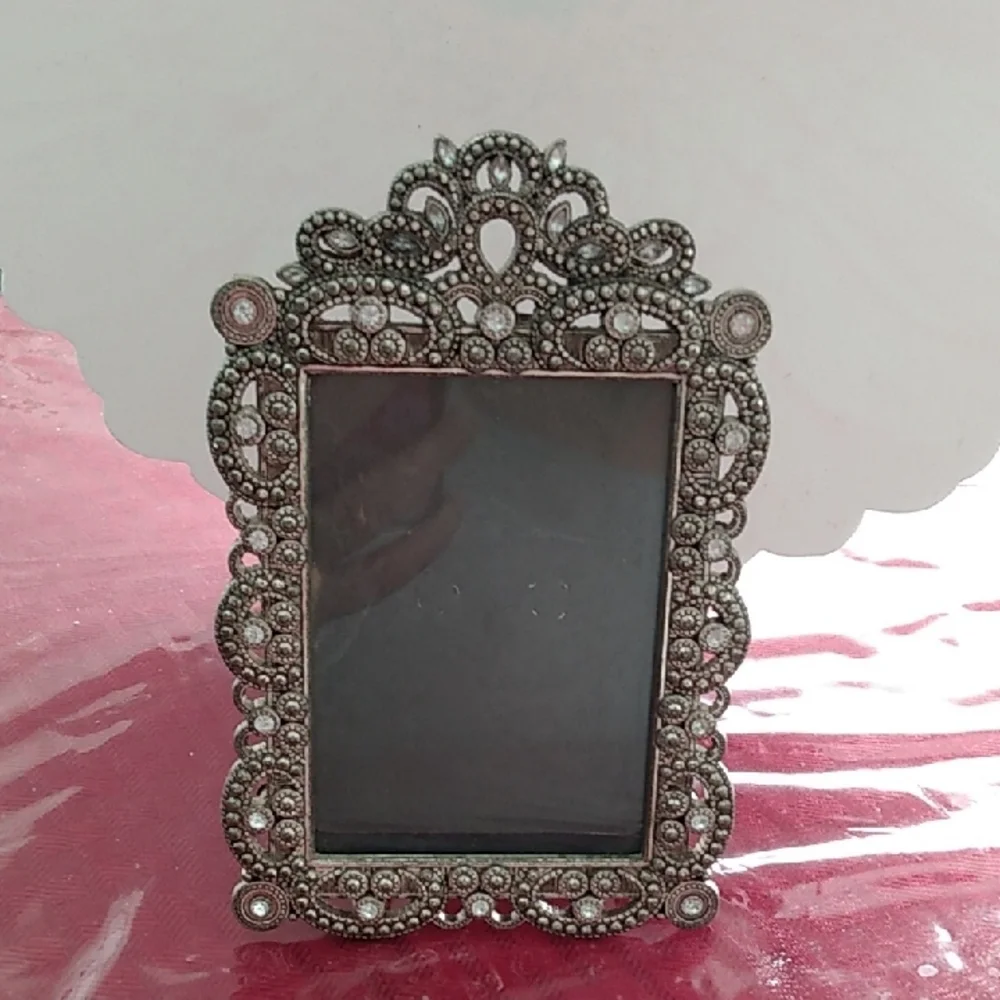 Elegant Silver Ornate Photo Frame